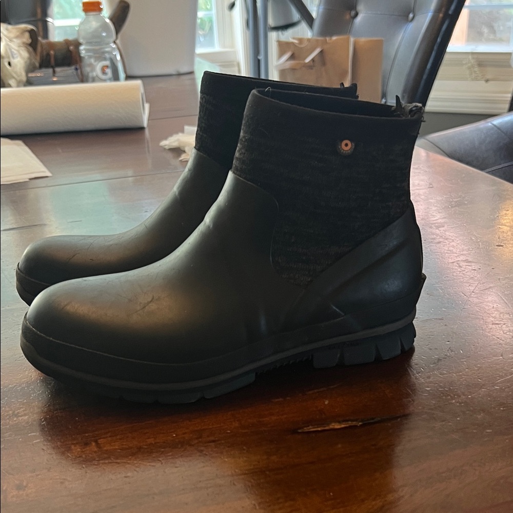 Bogs Black Ankle Booties black size 9